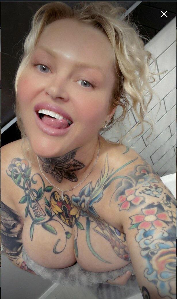 Tatted Realtor pawg #mL4BY34g