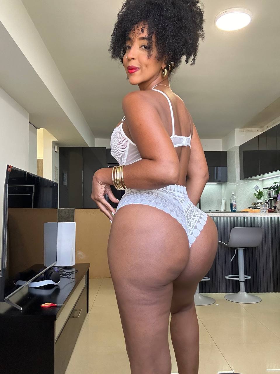 LA CHICA DEL HILO #4SveYeKG