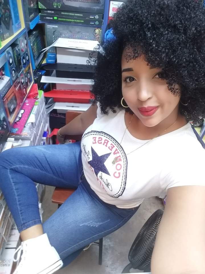 LA CHICA DEL HILO #aQ0Rhtvt