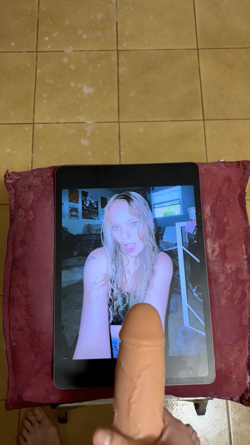 Hot blonde girl cum splash (fake cock) (request) #HumNOUEz